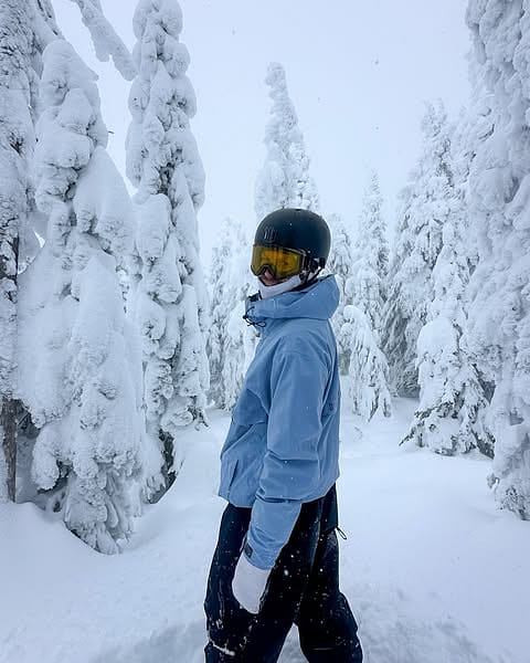 Klant @nicos_pow in Dope Legacy Snowboard jas Heren Light Blue
