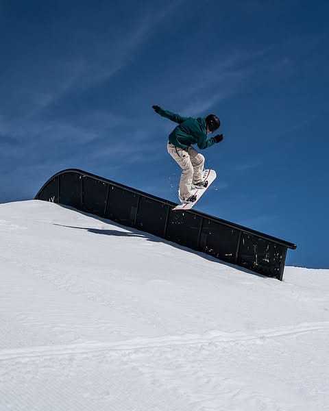 Klant @irinaruegg in Dope Blizzard W Snowboard jas Dames Bottle Green