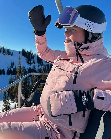 Klant @juliavanpoecke in Dope Akin W Snowboard jas Dames Soft Pink