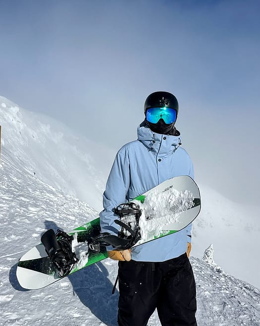 Klant @nicos_pow in Dope Legacy Snowboard jas Heren Light Blue