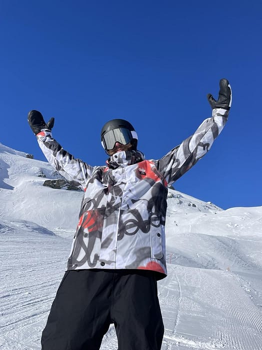 Klant @seb.on.snow in Dope Adept Snowboard jas Heren Spray Black Red