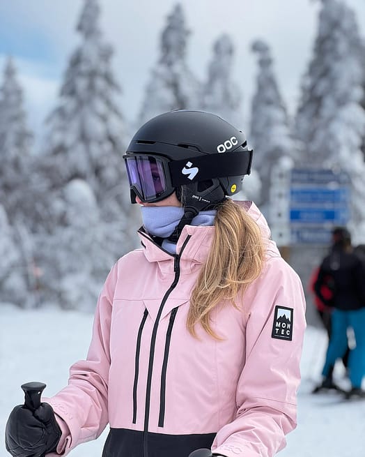 Customer @kyrawex in Montec Moss W Snowboard Jacket Women Soft Pink/Black