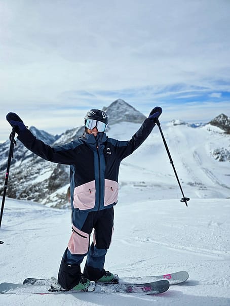 Customer @zuzawitych in Montec Morpheus W Ski Jacket Women Metal Blue/Black/Soft Pink