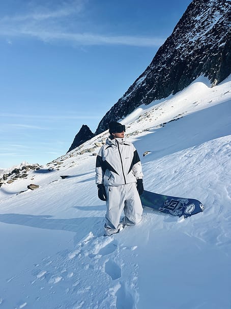 Customer @josito_aragon in Dope Spartan Snowboard Jacket Men Spike Light Grey/Black Renewed