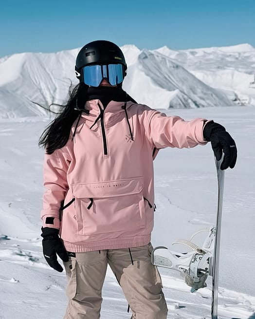 Client @uljana.smnv dans Dope Iconic W Pantalon de Snowboard Femme Sand Renewed