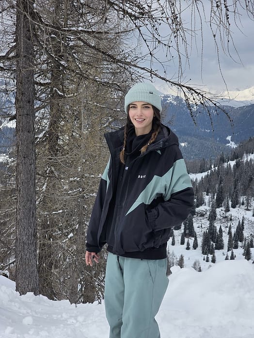 Client @annalisaianderca dans Dope Spartan W Veste Snowboard Femme Spike Black/Faded Green Renewed