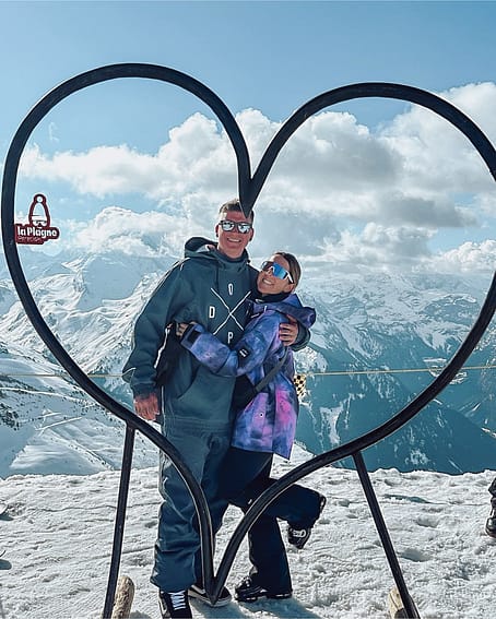 Customer @robbin_june_liv in Dope Yeti 2021 Snowboard Jacket Men 2X-Up Metal Blue