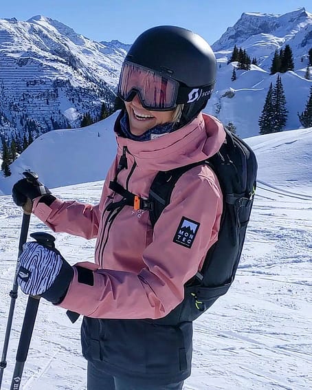 Zákazník @curious.carmencita v Montec Moss W 21 Bunda na Snowboard Dámské Pink/Black Renewed