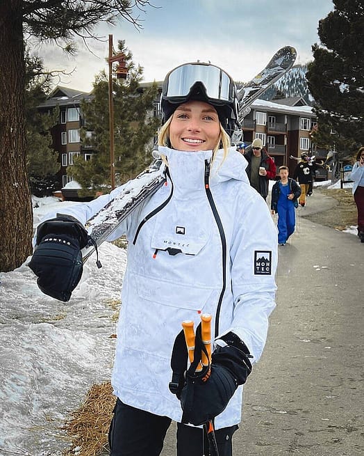 Zákazník @zadialarouche v Montec Doom W 21 Bunda na Snowboard Dámské White Tiedye