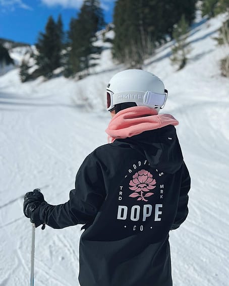 Zákazník @lara.dimarco v Dope Yeti W 21 Bunda na Snowboard Dámské Rose Black