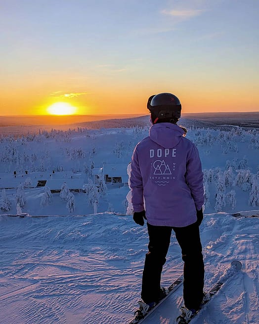 Klant @haaviojasmin in Dope Yeti W 22 Snowboard jas Dames Summit Faded Violet