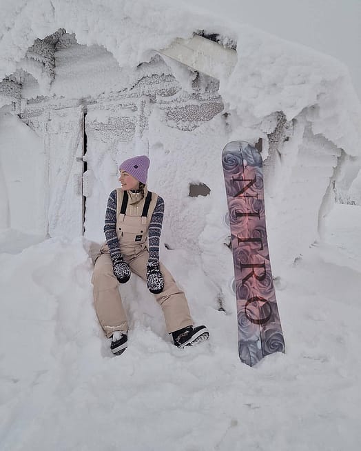 Klant @sofiasmoodx in Dope Notorious B.I.B W 22 Snowboard Broek Dames Sand