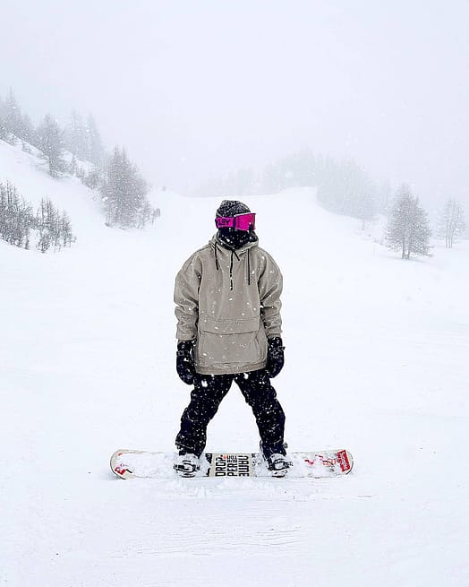 Klant @henryrodriguez.i.j in Dope Cyclone 22 Snowboard jas Heren Walnut