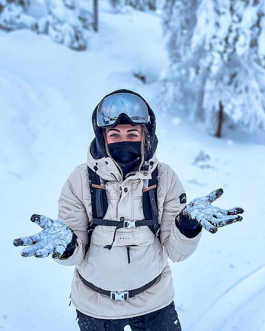 Klant @getting.lost.outdoors in Dope Puffer W 23 Snowboard jas Dames Sand
