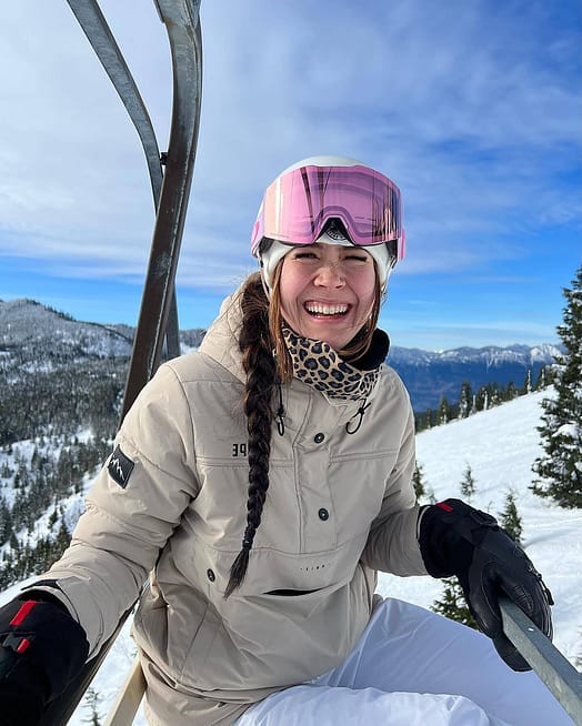 Klant @amandamatsui.fit in Dope Puffer W 23 Snowboard jas Dames Sand