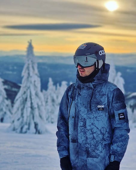 Customer @paulpcosmin in Dope Adept Snowboard Jacket Men Dirt