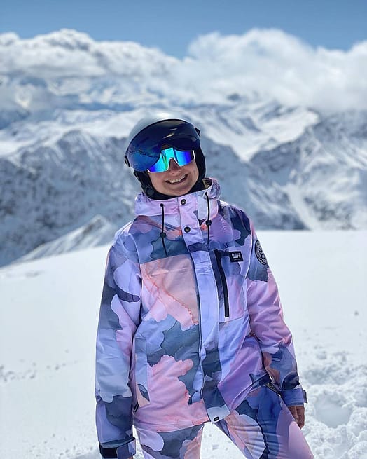 Klant @mis_sebistkova in Dope Blizzard W Full Zip Snowboard jas Dames Blot Peach