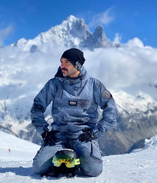Klant @ramyabourjeily in Dope Blizzard Snowboard jas Heren Dirt